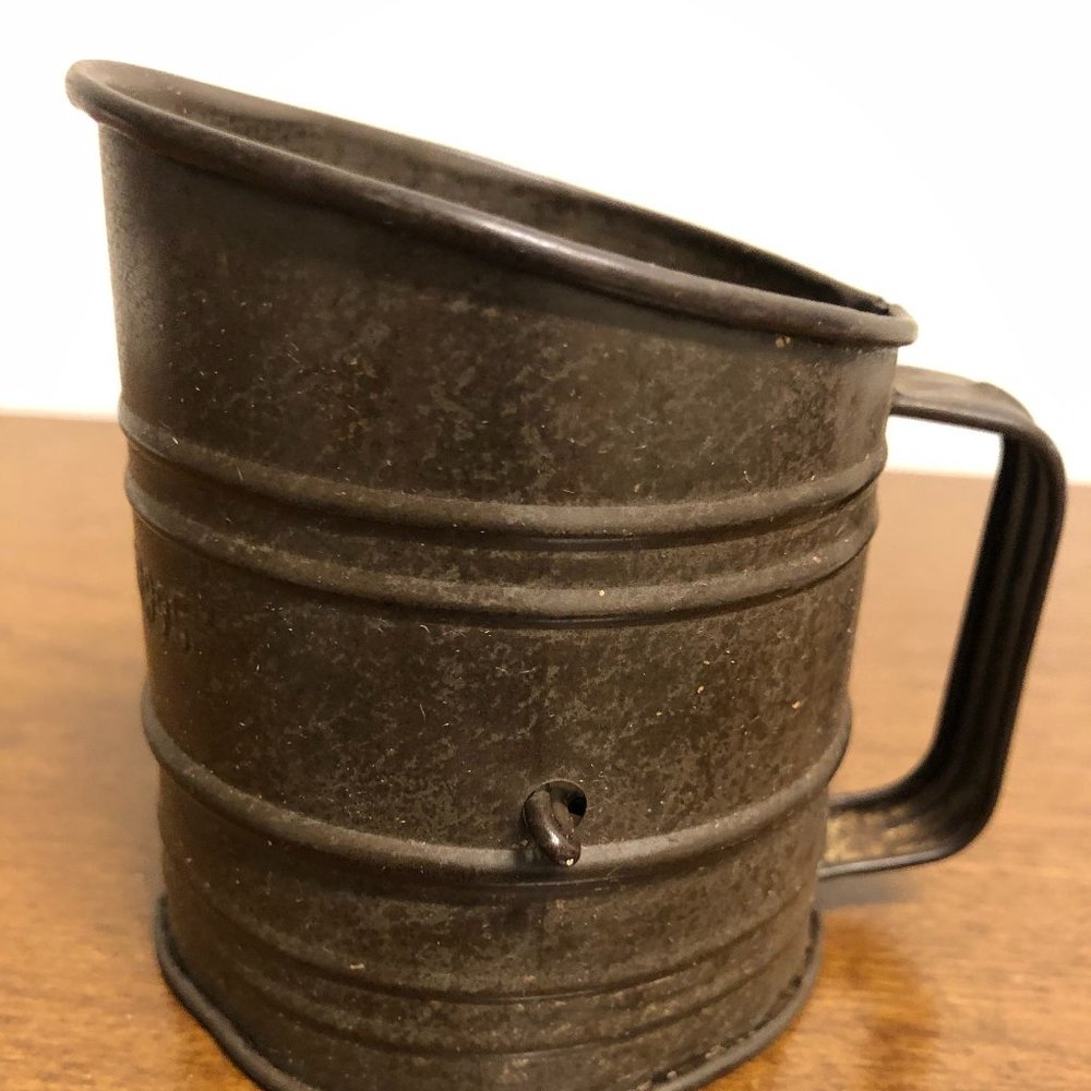 RED HANDLE WIND TINY SIFTER  PASTRY BLENDER MOULI ROTARY HARD CHEESE GRATER - Picture 11 of 14